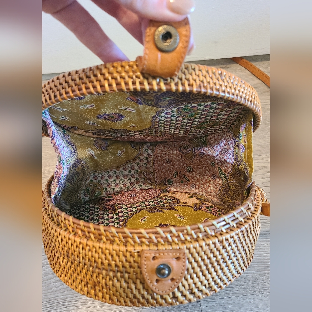 Round Woven Rattan Purse - Picture 3 of 3